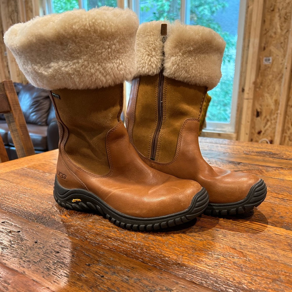 Ugg Adirondack Women’s Boot. Size 7. EUC.